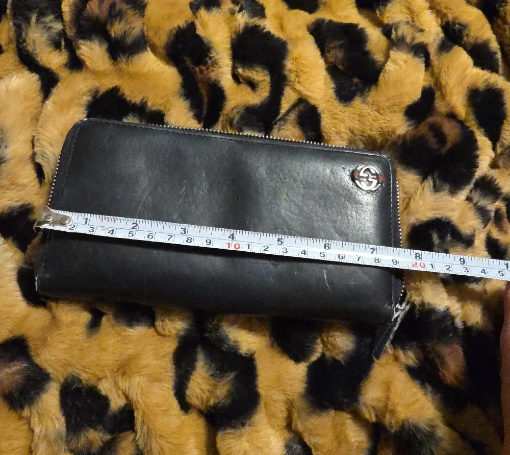 Gucci Black Leather Zip Card Holder with Silver Logo